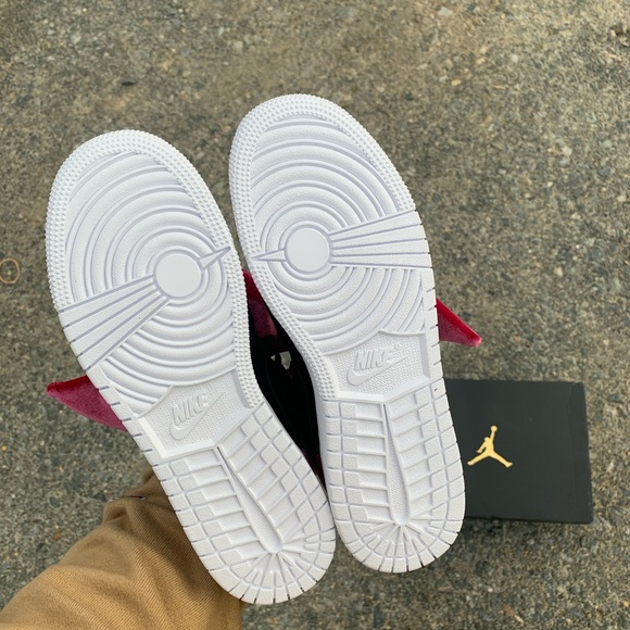 Nike Jordan 1 Mid “Velvet Bow” • Women’s Shoe - Picture 7 of 7